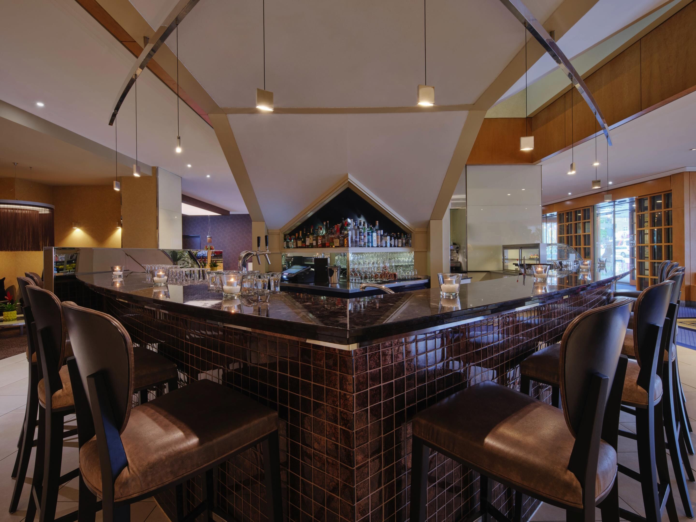 serves lunch and dinner