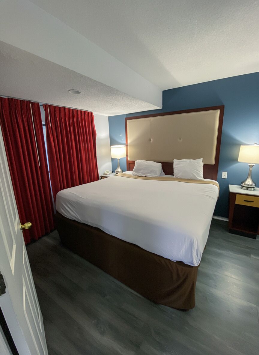 Down duvets, in-room safe, desk, blackout curtains