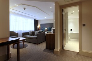 Family Room | Egyptian cotton sheets, premium bedding, in-room safe, desk