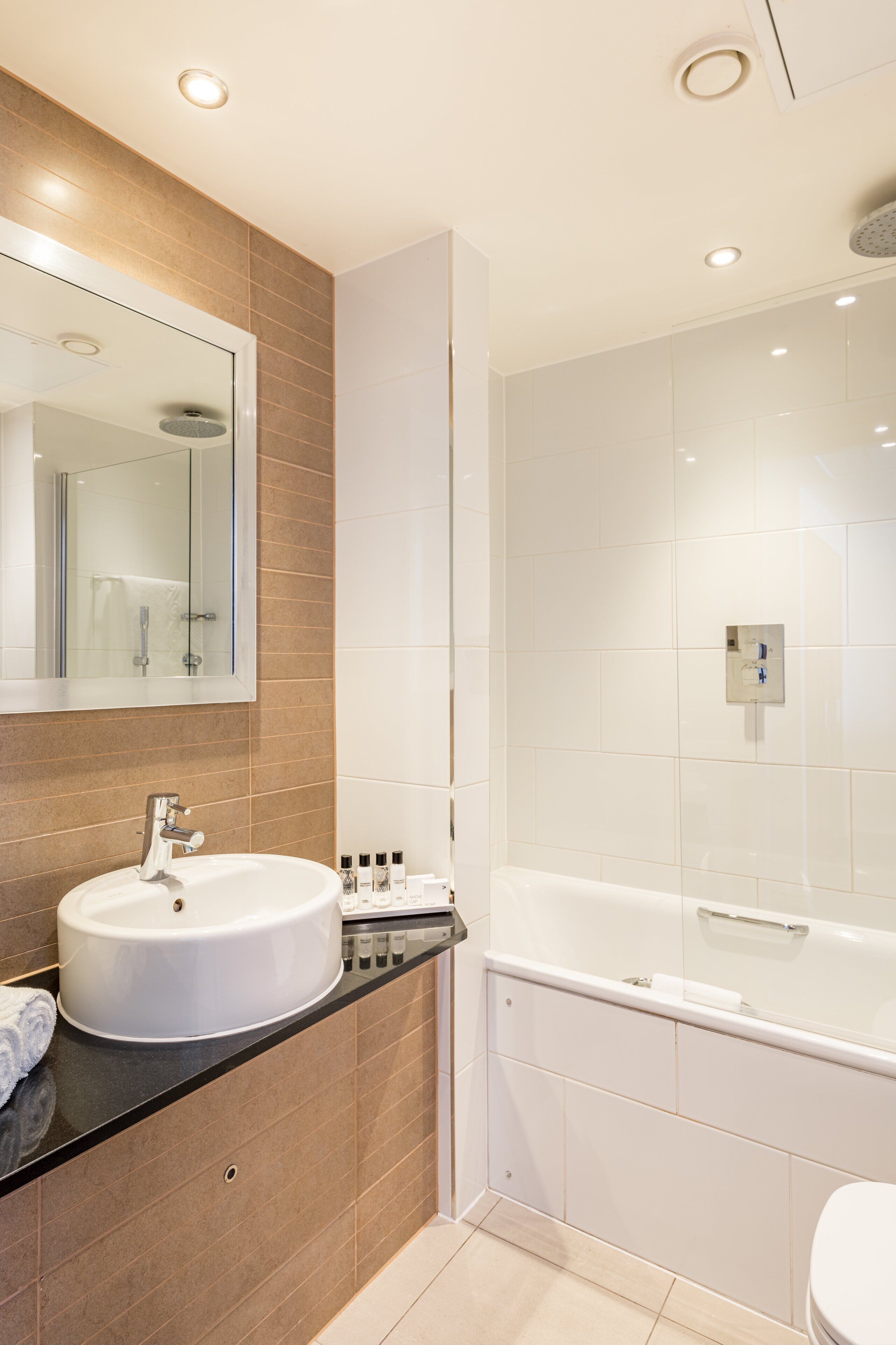 Photo - The Marble Arch Hotel