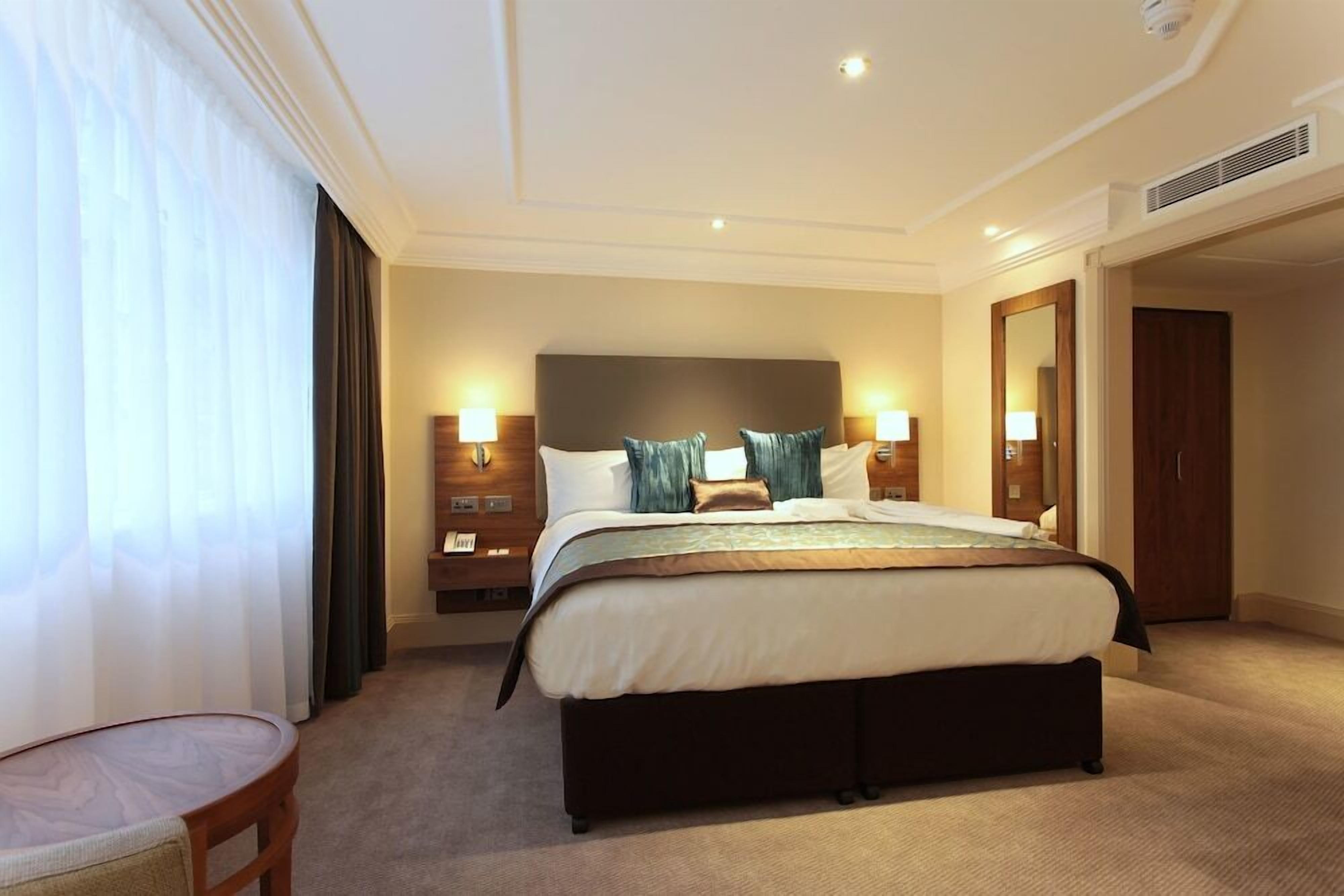 Egyptian cotton sheets, premium bedding, in-room safe, desk