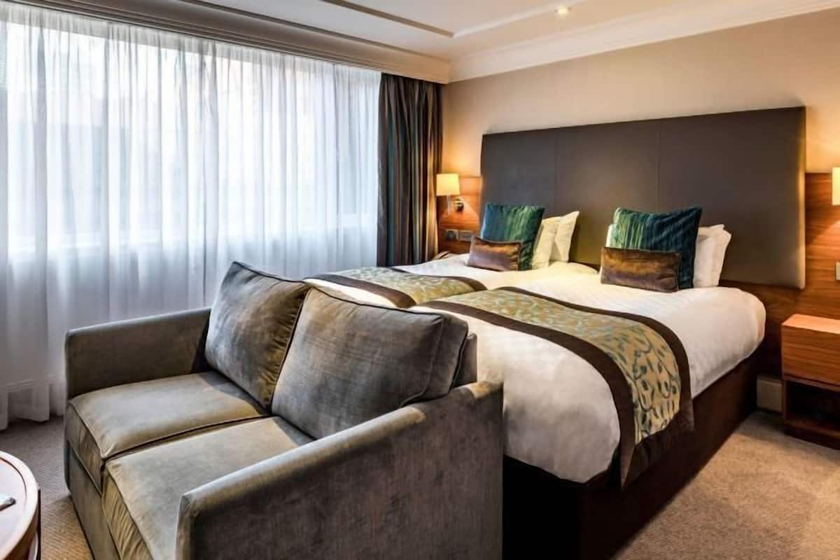 Egyptian cotton sheets, premium bedding, in-room safe, desk