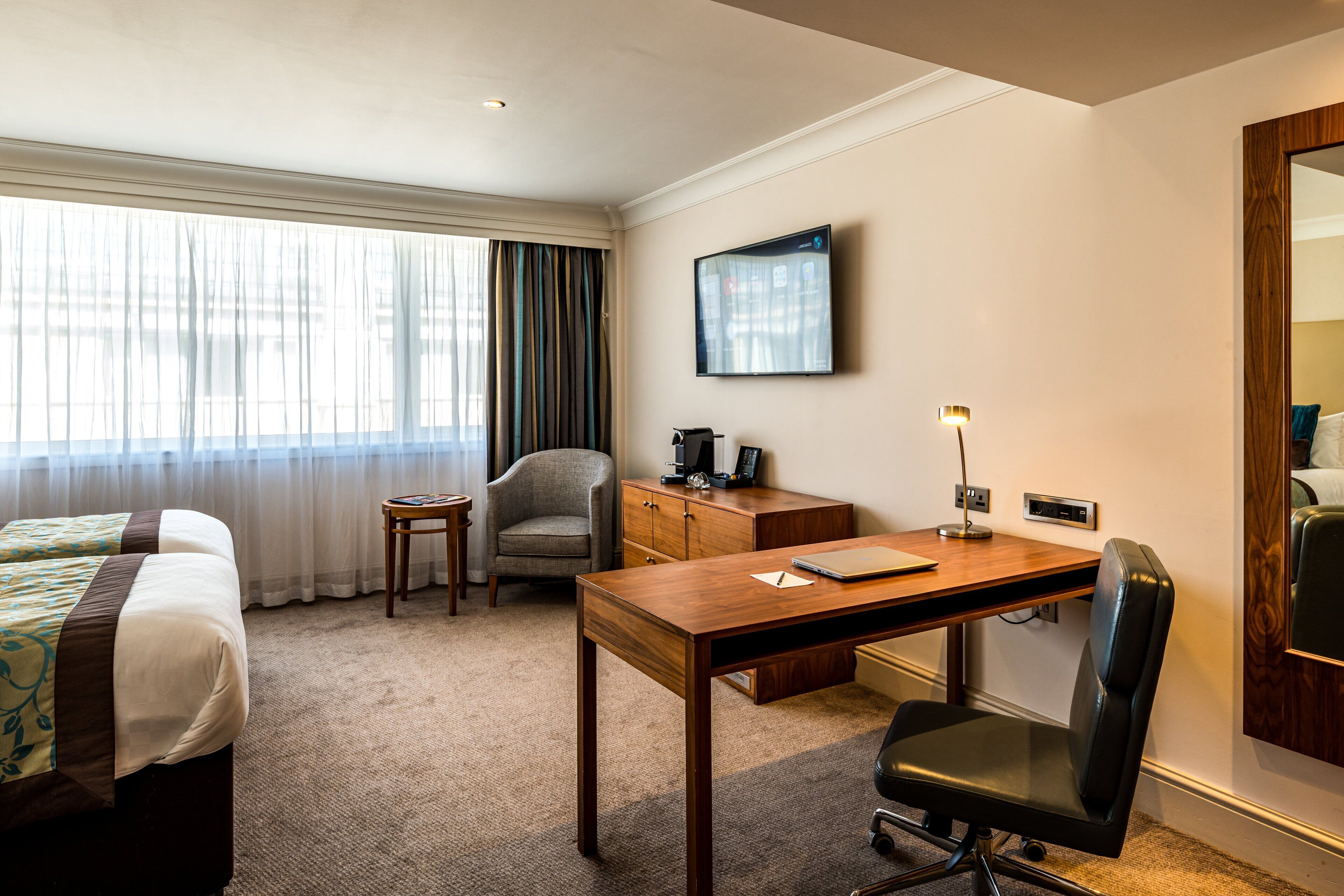 egyptian cotton sheets, premium bedding, in-room safe, desk