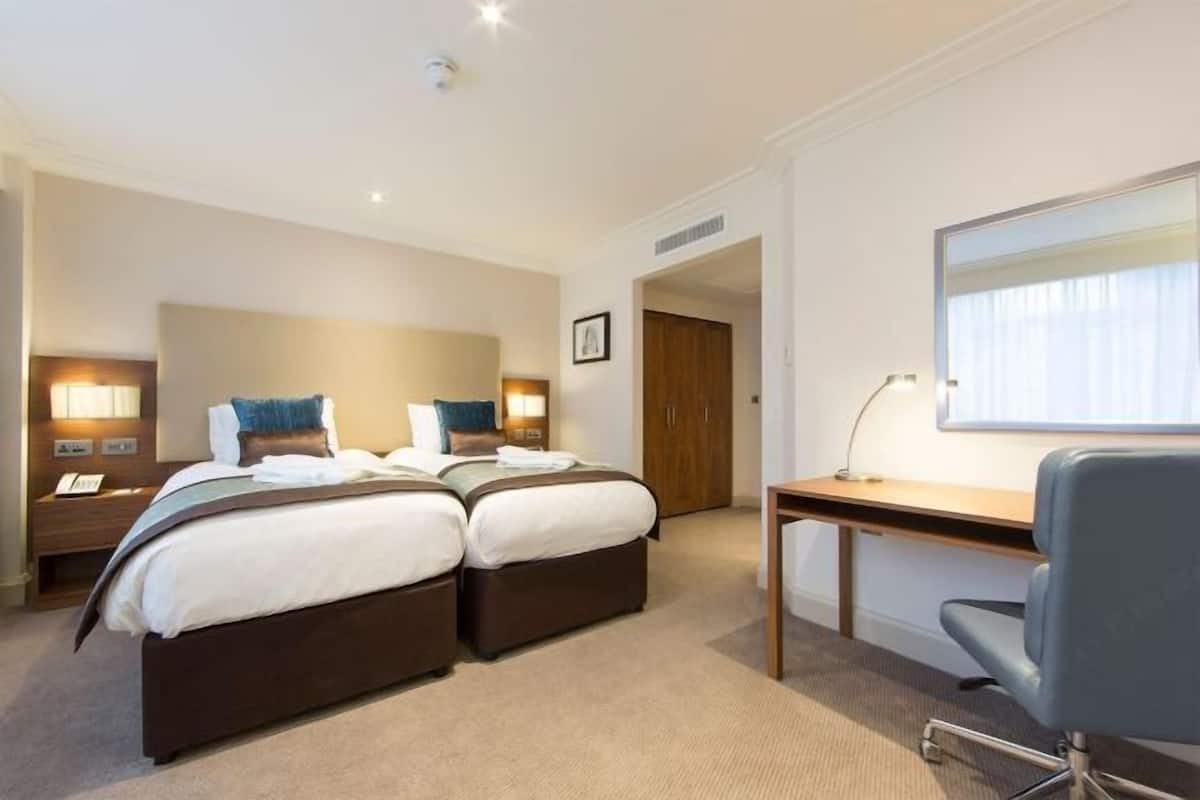Egyptian cotton sheets, premium bedding, in-room safe, desk