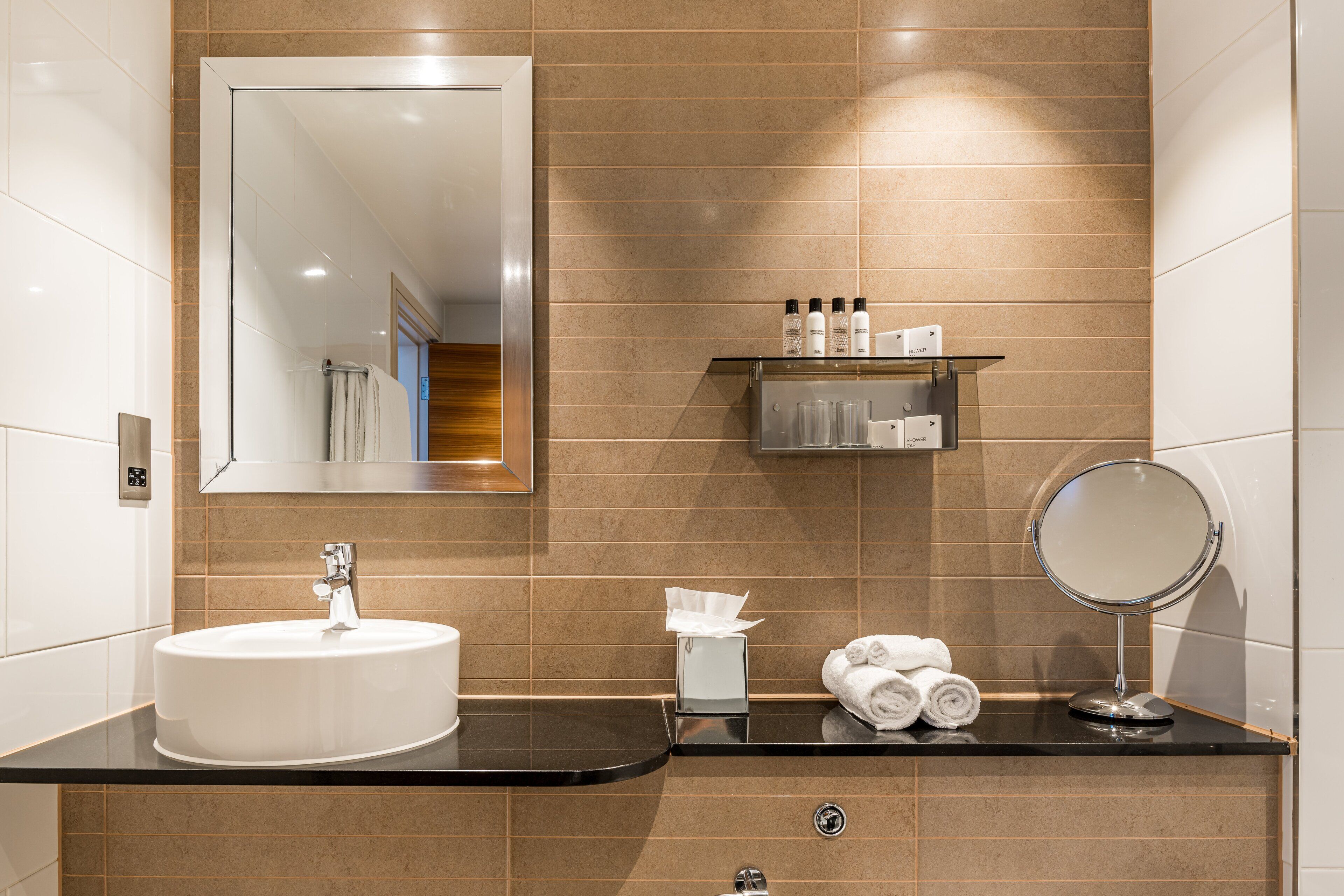 rainfall showerhead, free toiletries, hair dryer, towels