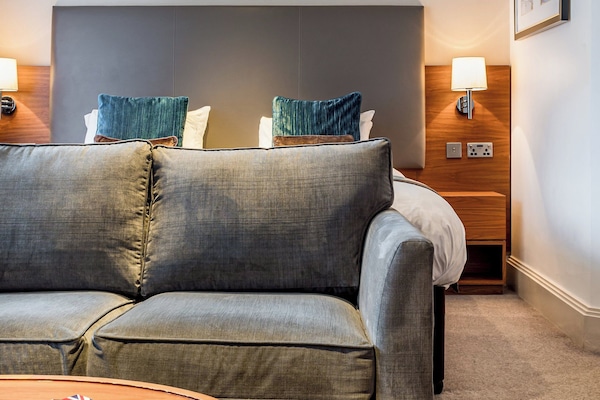 Egyptian cotton sheets, premium bedding, in-room safe, desk