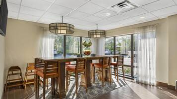 Tägliches inbegriffenes großes Frühstück