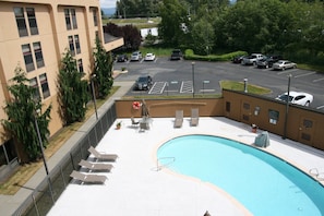 Piscine extérieure (ouverte en saison)