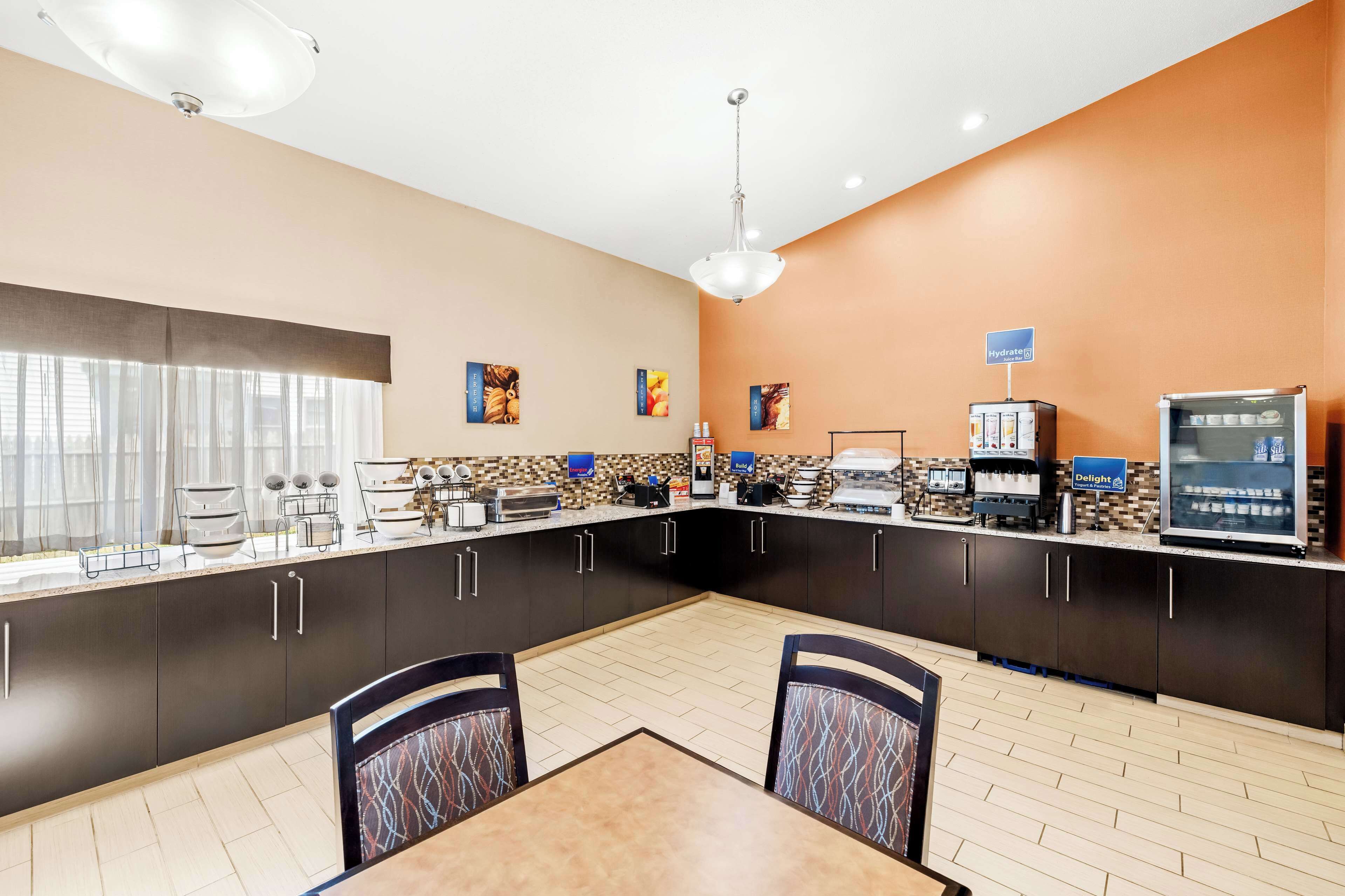 free buffet breakfast