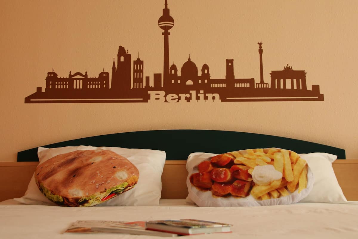 Standard Double Room, 1 Double Bed | In-room safe, desk, soundproofing, iron/ironing board