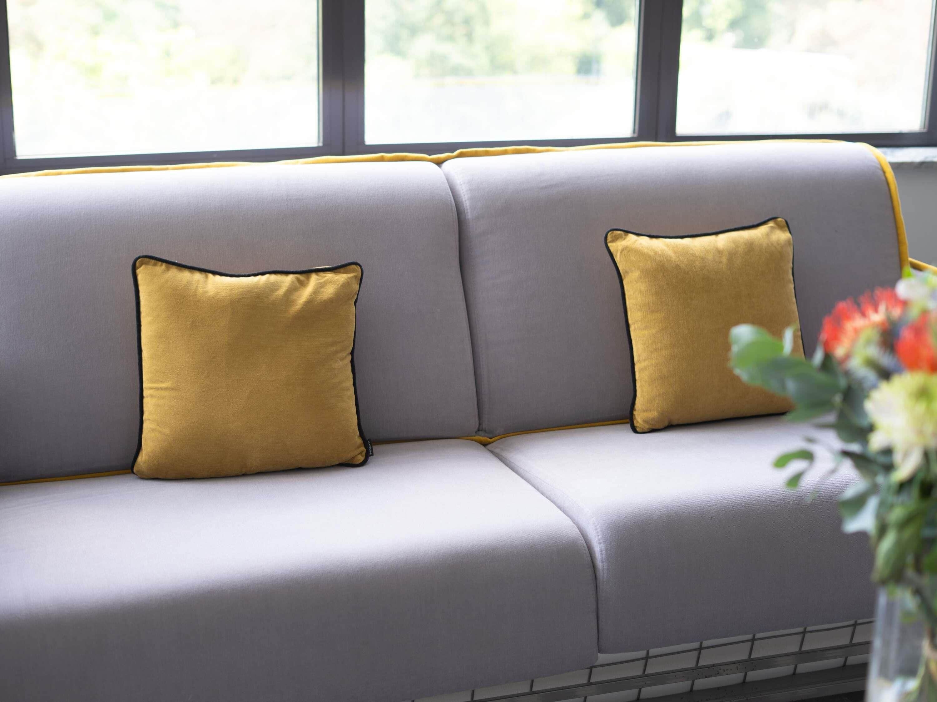 Suite junior, 1 cama King size | Caja de seguridad en la habitación y escritorio 