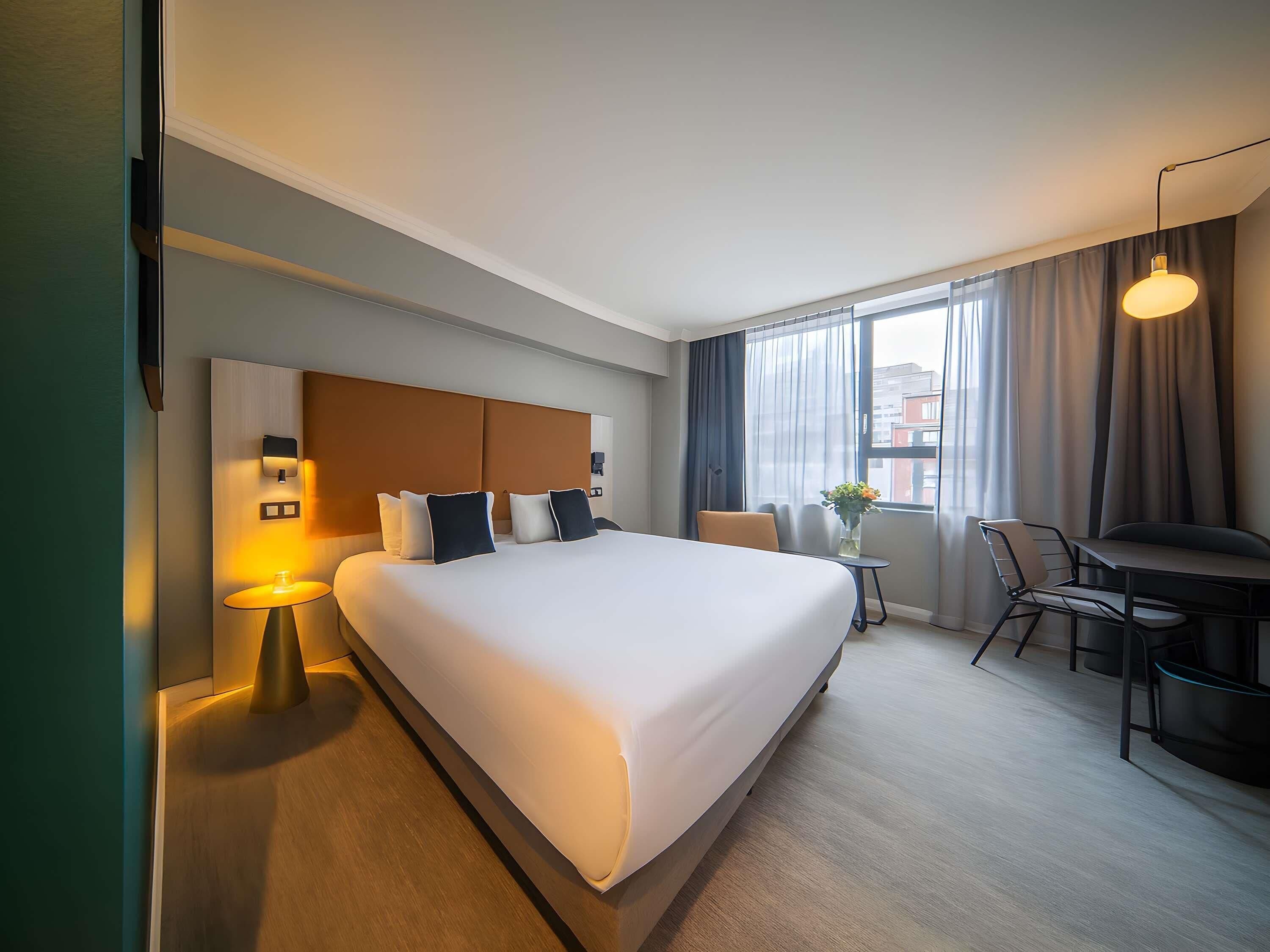 In-room safe, desk, laptop workspace, soundproofing