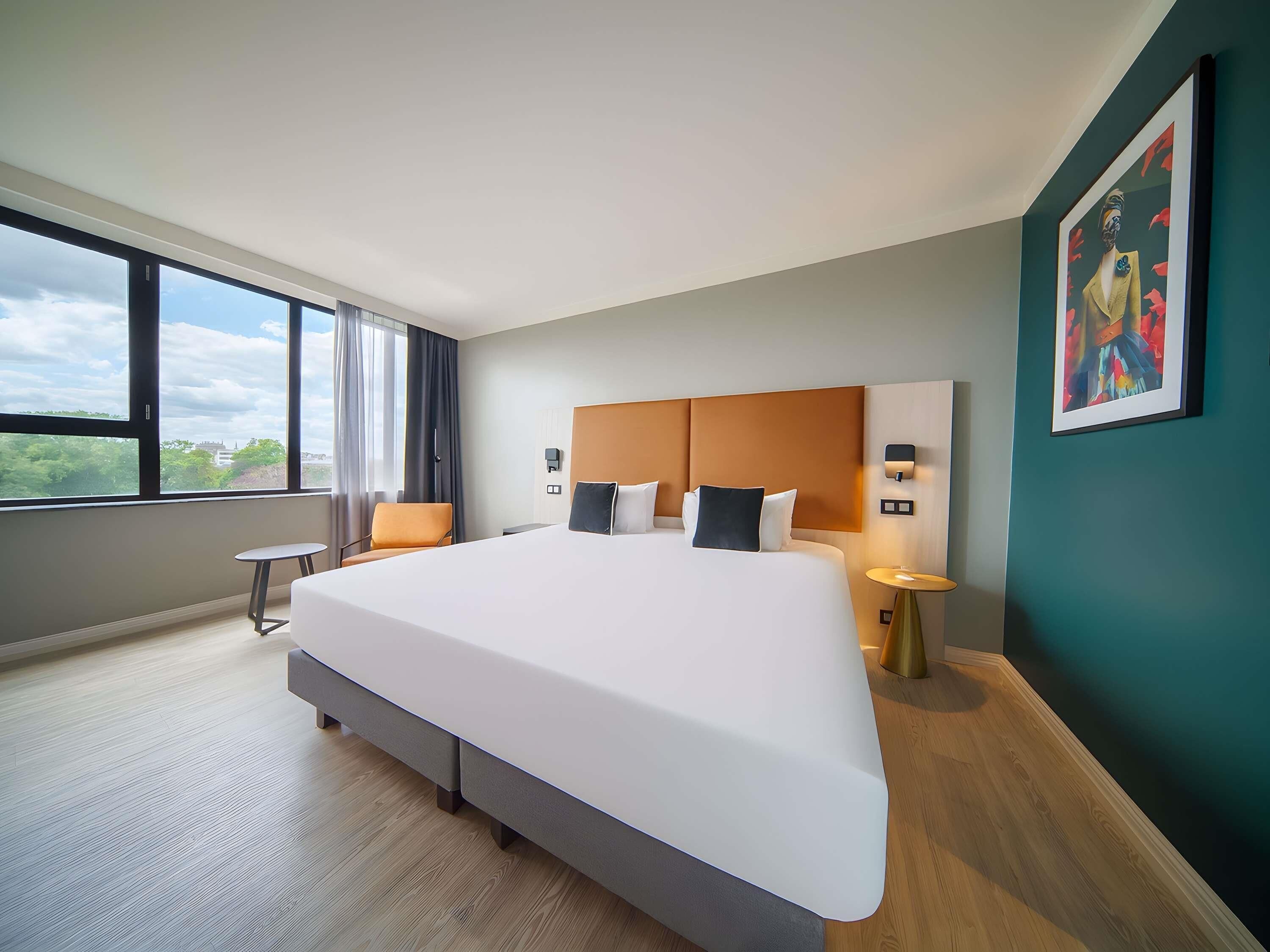 ตู้นิรภัยในห้องพัก, โต๊ะทำงาน, พื้นที่ทำงานแบบใช้แล็ปท็อป, ห้องเก็บเสียง