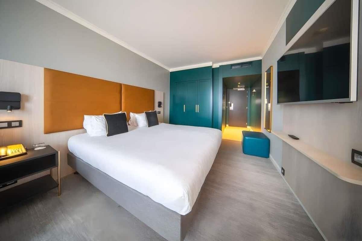 Quarto superior, 1 cama King | Cofres nos quartos, escrivaninha, espaço de trabalho para notebook