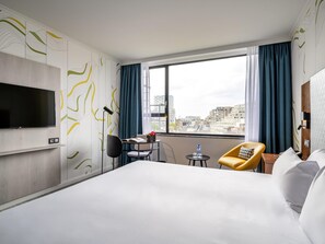 1 quarto, cofres nos quartos, escrivaninha
