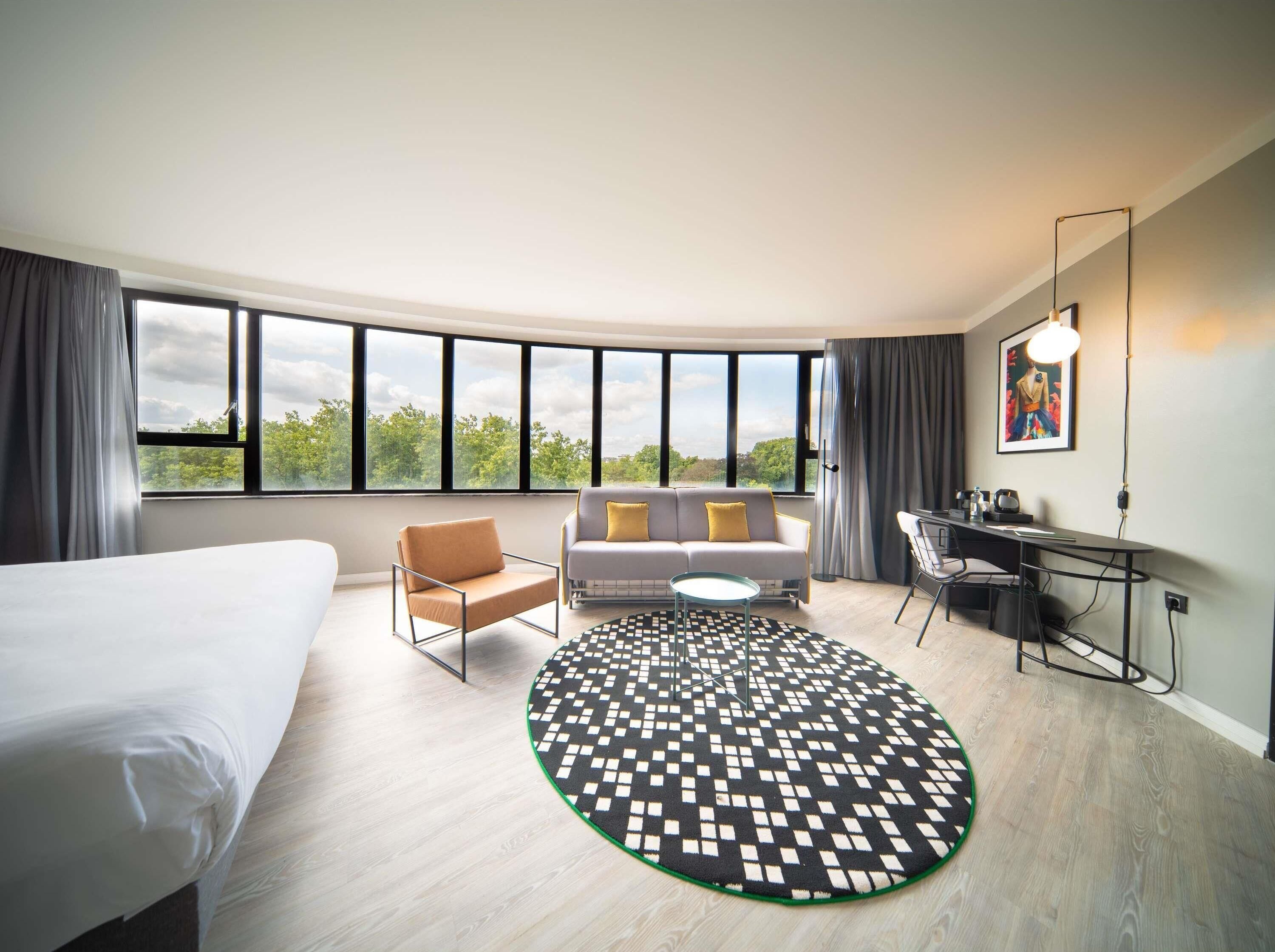 ห้องจูเนียร์สวีท, เตียงคิงไซส์ 1 เตียง | ตู้นิรภัยในห้องพัก, โต๊ะทำงาน, พื้นที่ทำงานแบบใช้แล็ปท็อป, ห้องเก็บเสียง