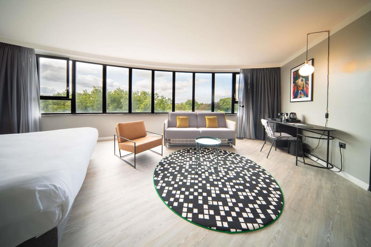 In-room safe, desk, laptop workspace, soundproofing