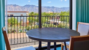 A balcony with a view of mountains, a table, and chairs. - Sheraton Tucson Hotel and Suites (Tucson)