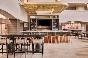 Bar (trong khuôn viên)