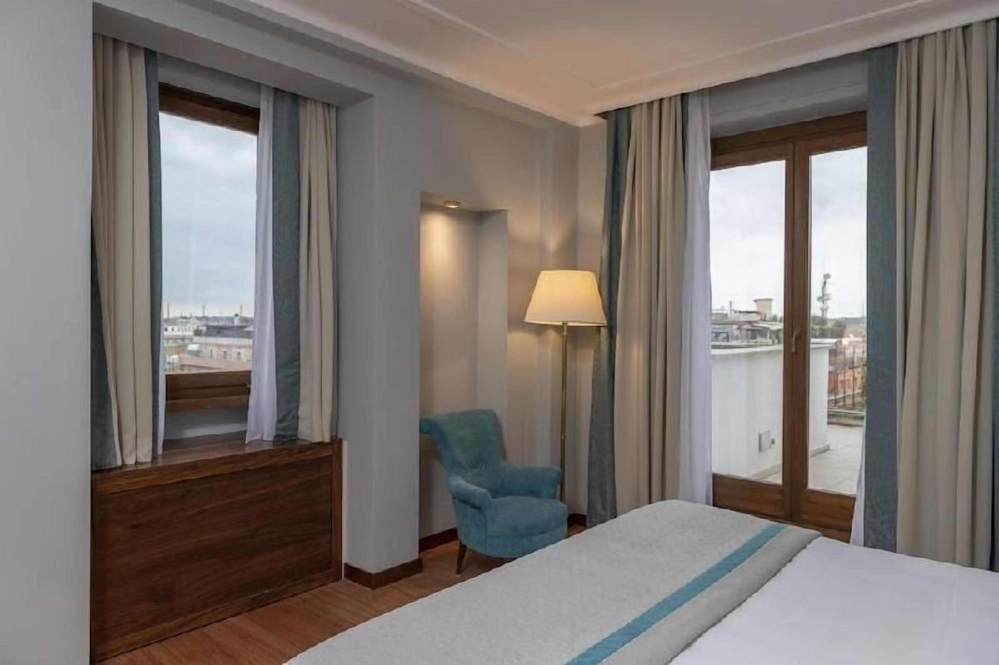 Frigobar, cofres nos quartos, individualmente decorados
