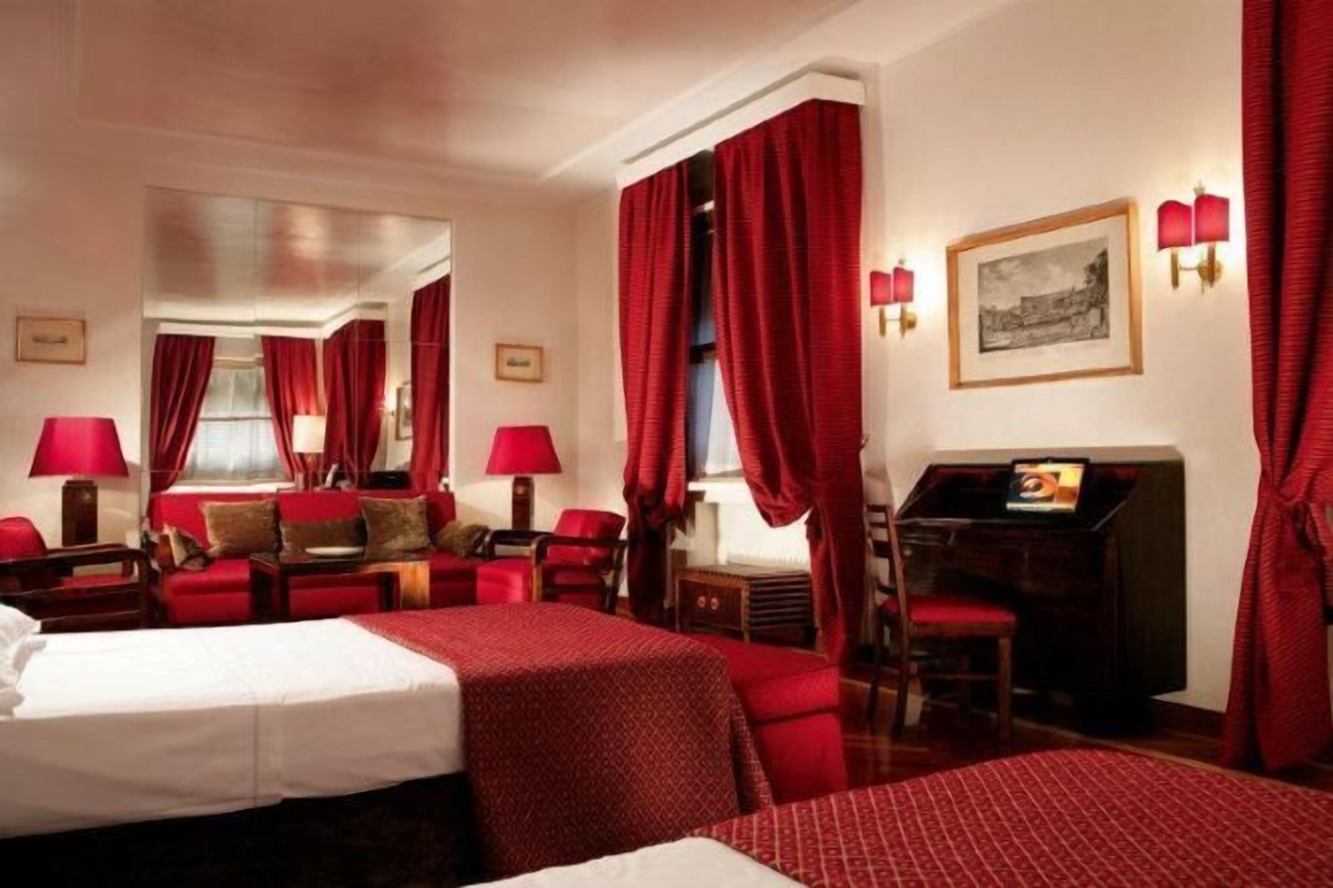 Minibar, in-room safe, individually decorated, individually furnished