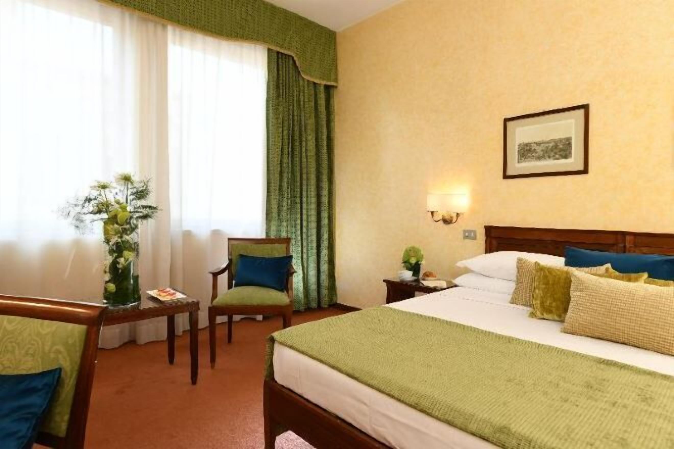 Minibar, in-room safe, individually decorated, individually furnished