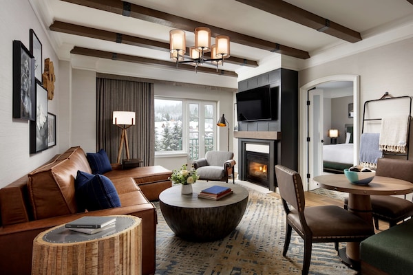 Fairmont Gold, Executive Suite, 1 King Bed | In-room safe, laptop workspace, blackout drapes, iron/ironing board