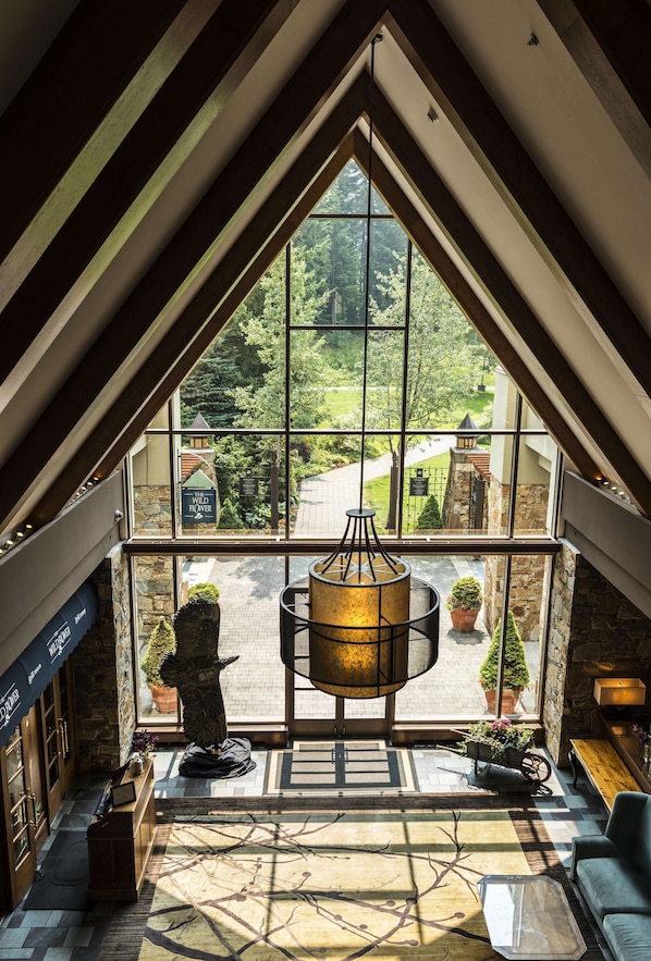 Lobby - Fairmont Chateau Whistler (Whistler)