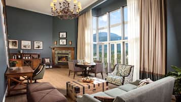 Värdeförvaringsskåp på rummet och arbetsyta för laptop