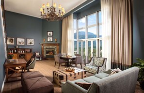 Premium bedding, in-room safe, laptop workspace, blackout curtains - Fairmont Chateau Whistler (Whistler)
