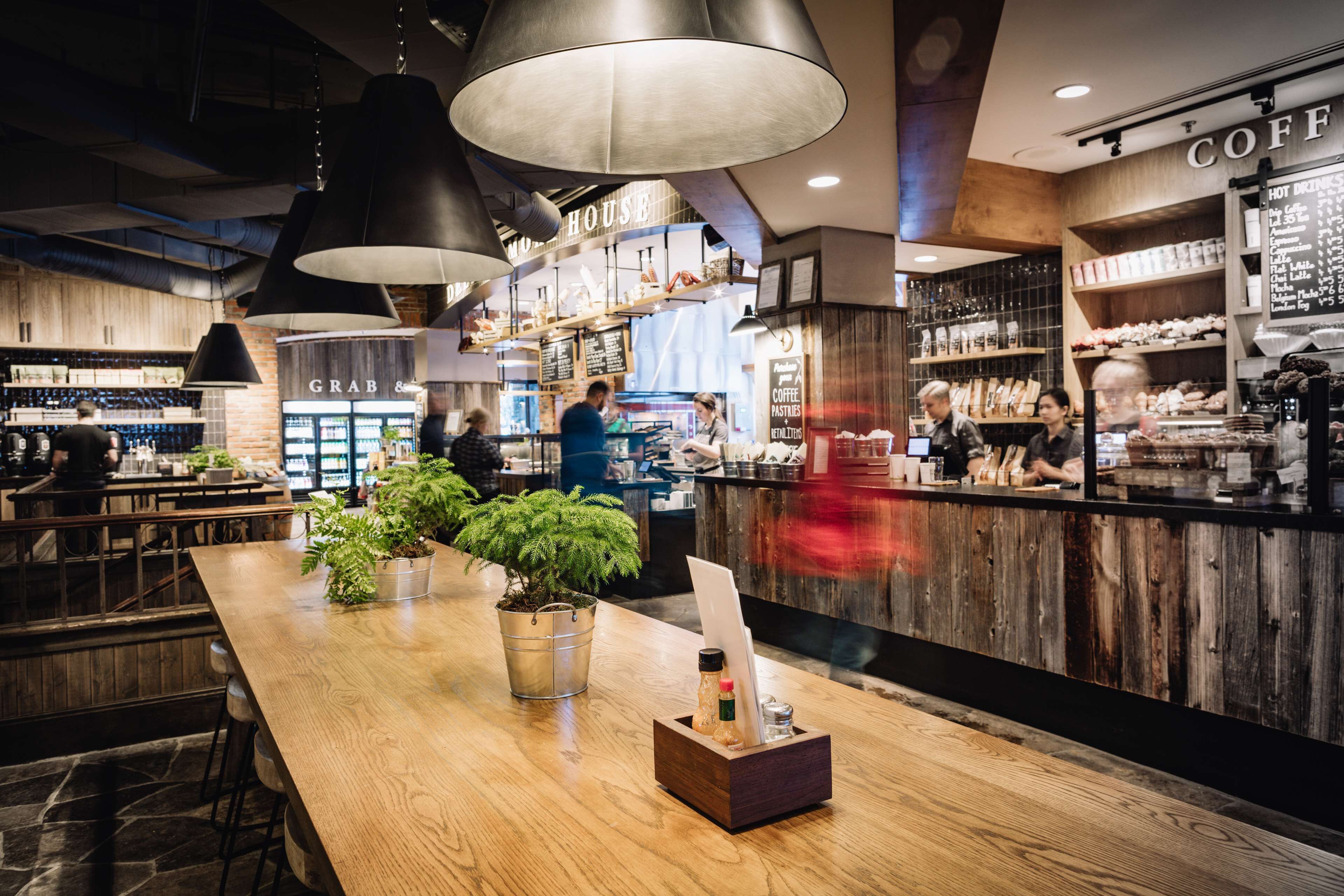 5 restaurants, dinner served, american cuisine