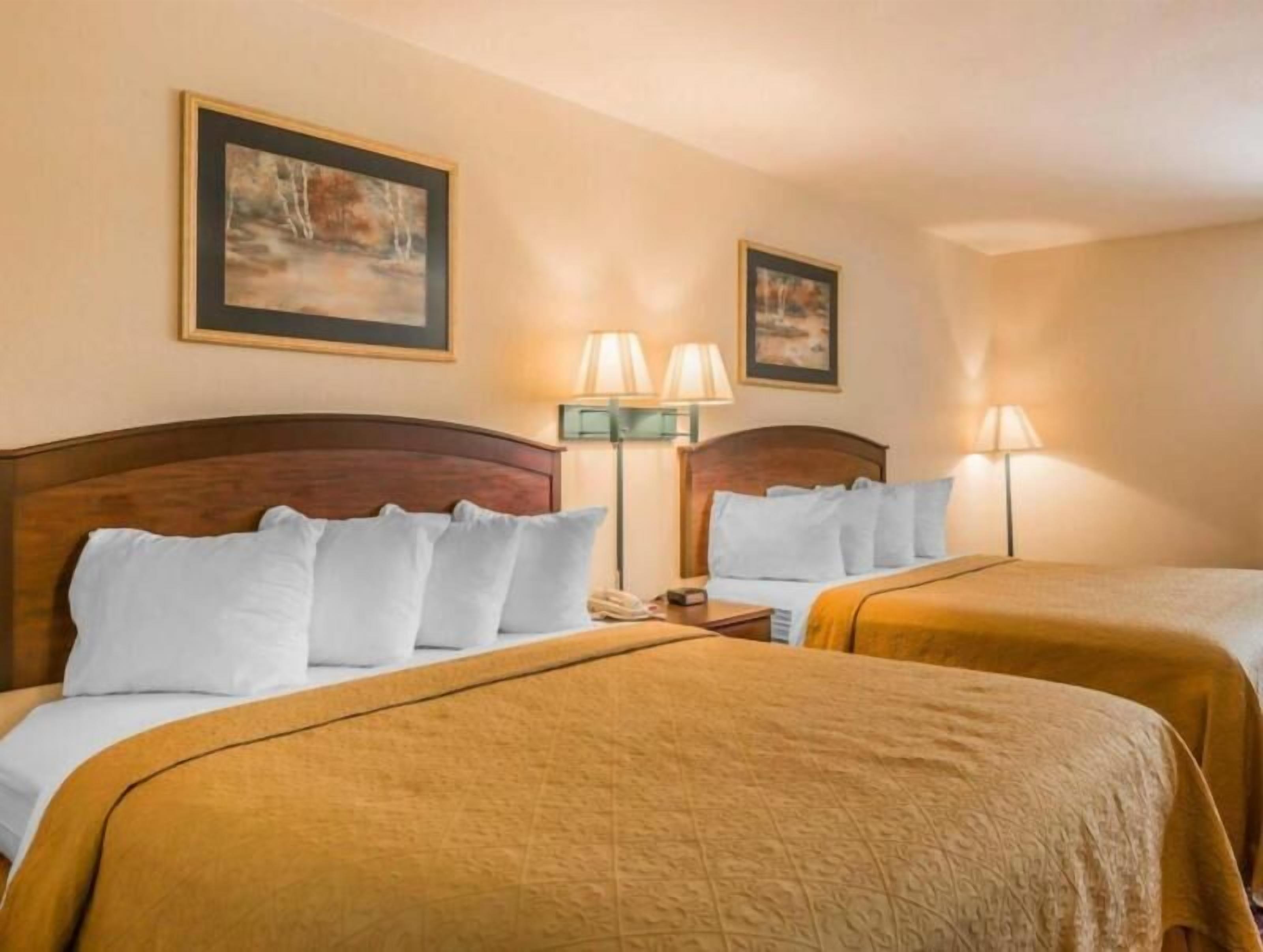 Bureau, fer et planche à repasser, Wi-Fi gratuit, draps fournis