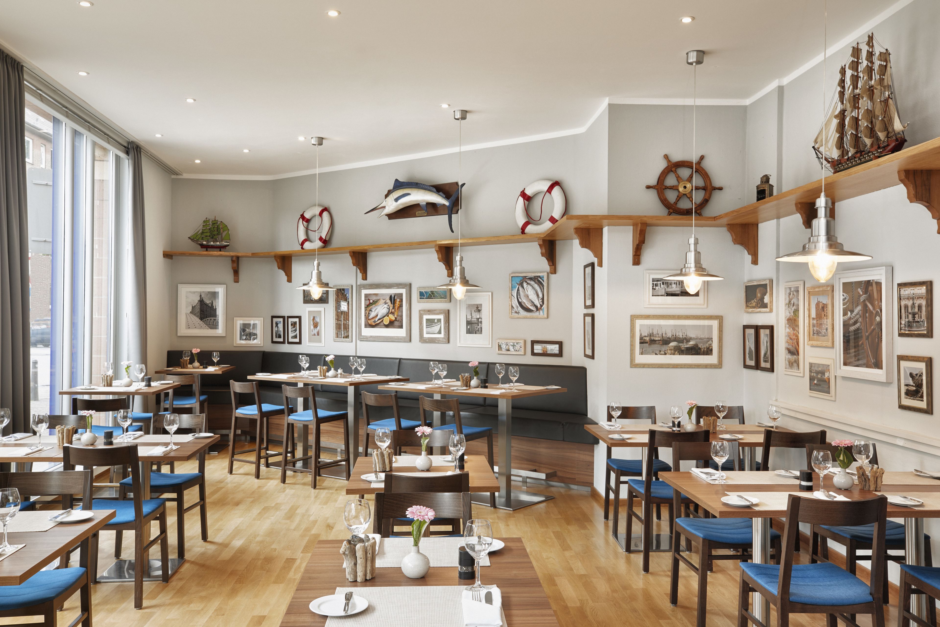 Desayuno buffet diario (EUR 21 por persona)