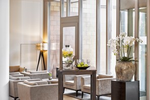 Área de estar no saguão