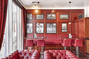 Bar (on property) - H4 Hotel Hamburg-Bergedorf (Hamburg)