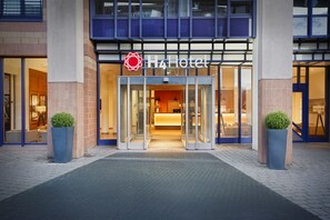 Property entrance - H4 Hotel Hamburg-Bergedorf (Hamburg)