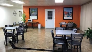 Free daily continental breakfast
