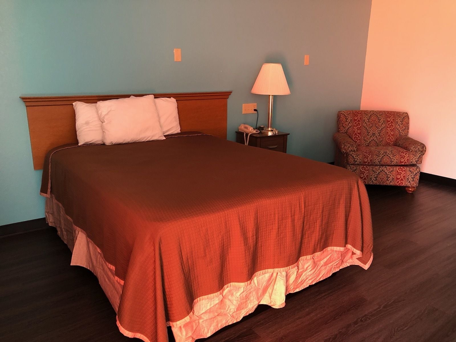 Room, 1 Queen Bed, Non Smoking | Blackout drapes, iron/ironing board, free cribs/infant beds