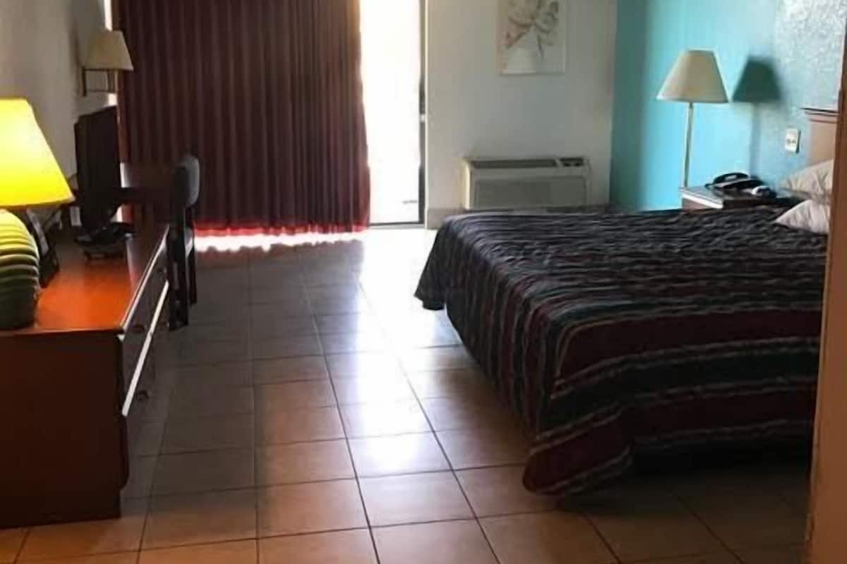 Room, 1 King Bed, Smoking | Blackout drapes, iron/ironing board, free cribs/infant beds