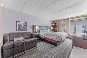 Escritorio y espacio para trabajar con laptop 