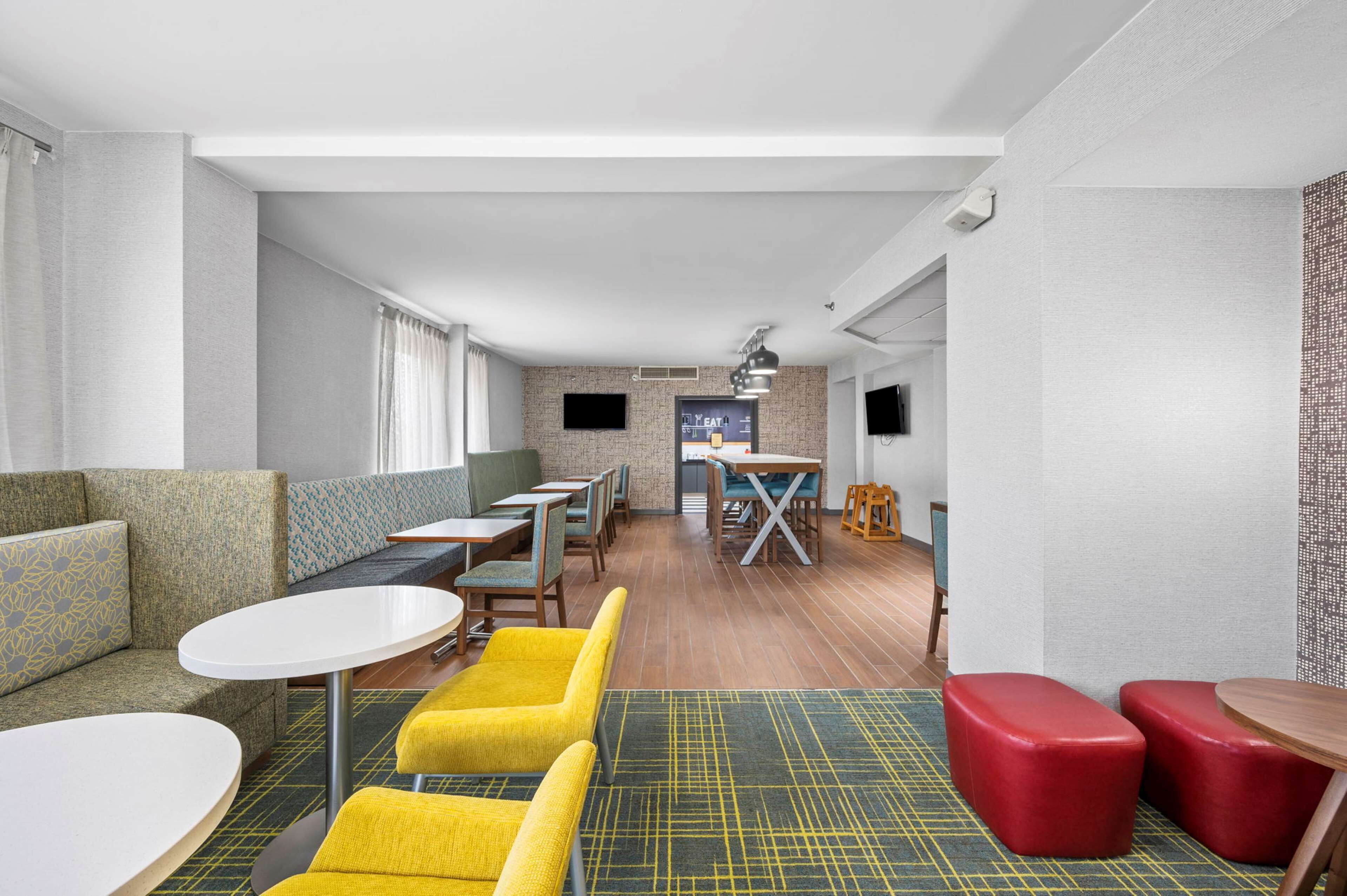 朝食 (テイクアウト)、毎日提供 (無料)