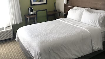 Chăn bông, nệm có lớp đệm bông, két bảo mật tại phòng, bàn