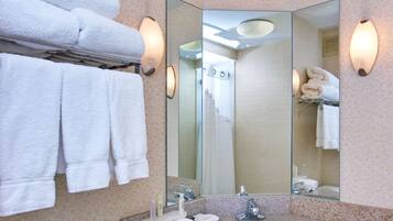 Combined shower/bathtub, eco-friendly toiletries, hair dryer, towels