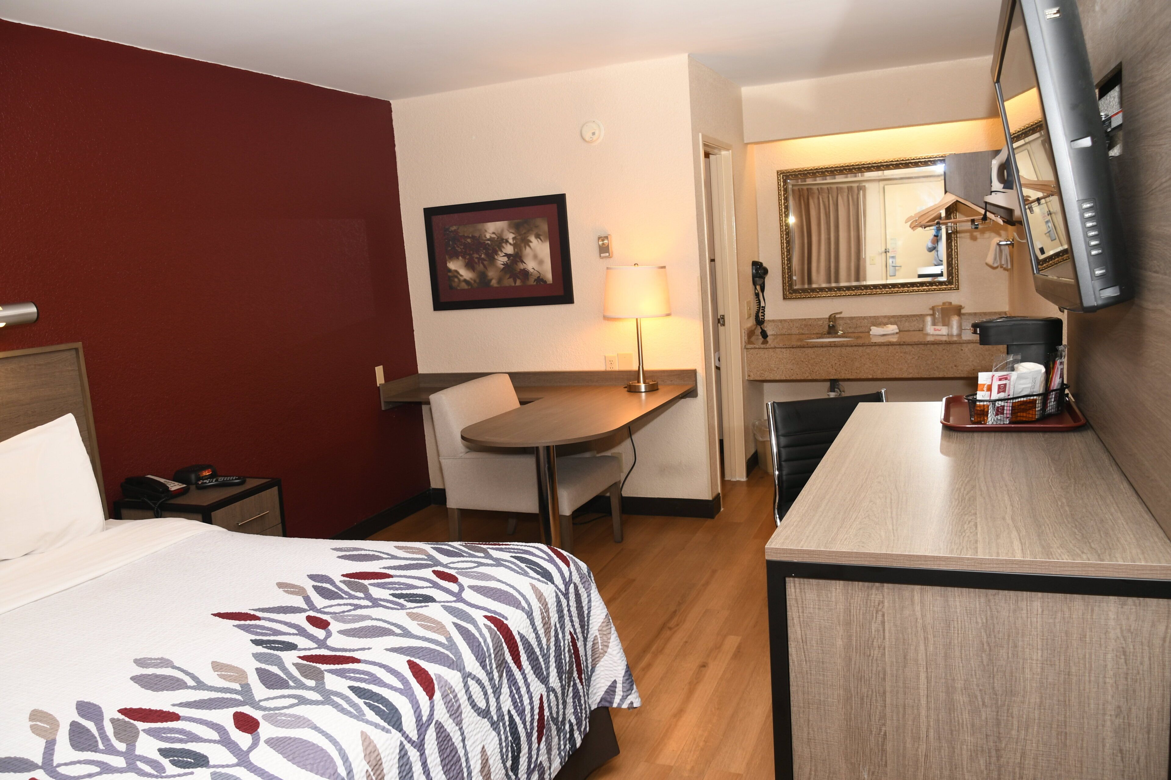 Superior Room, 1 King Bed (Smoke Free) | Desk, laptop workspace, blackout drapes, cribs (free)