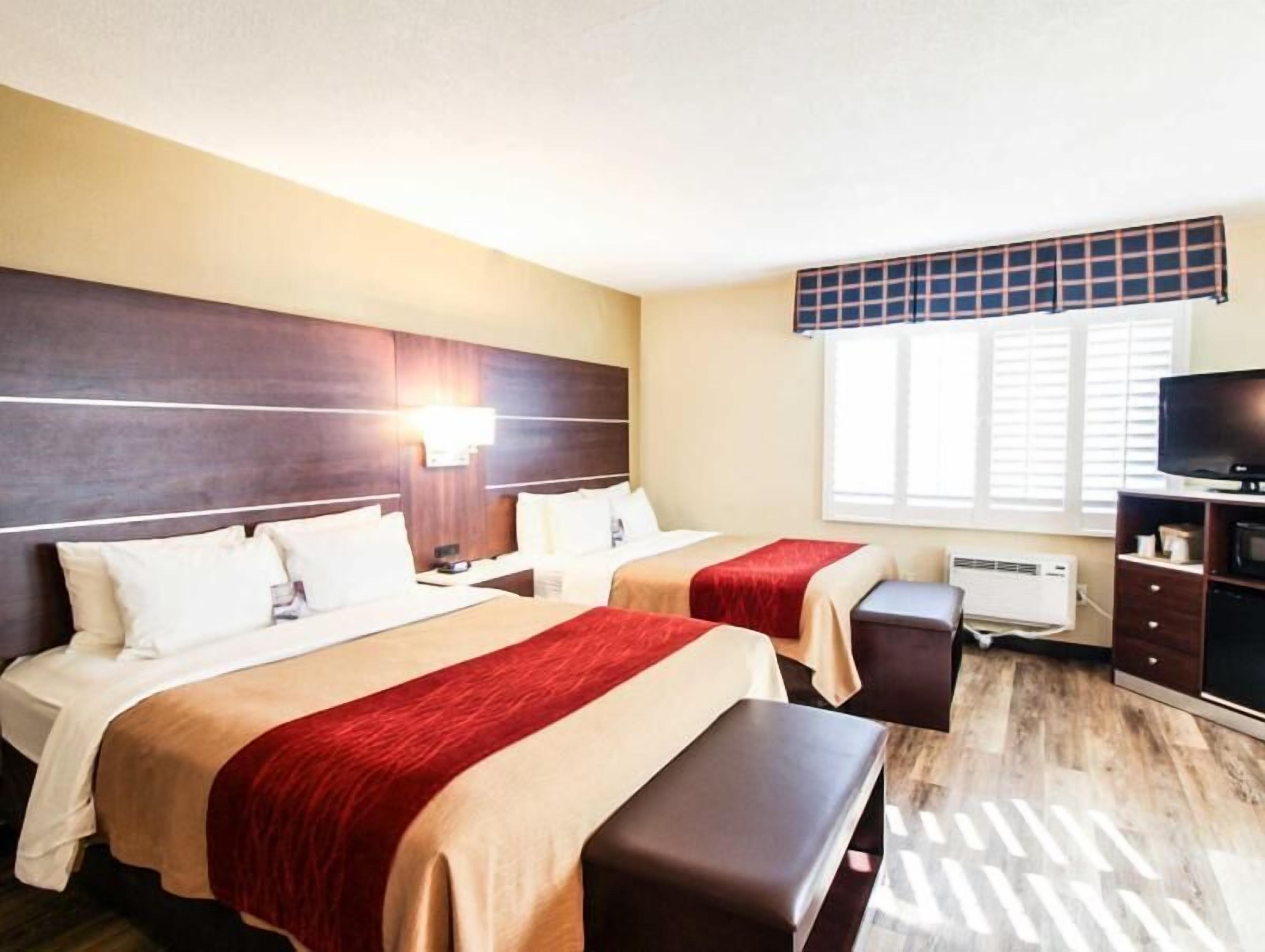 In-room safe, desk, laptop workspace, iron/ironing board