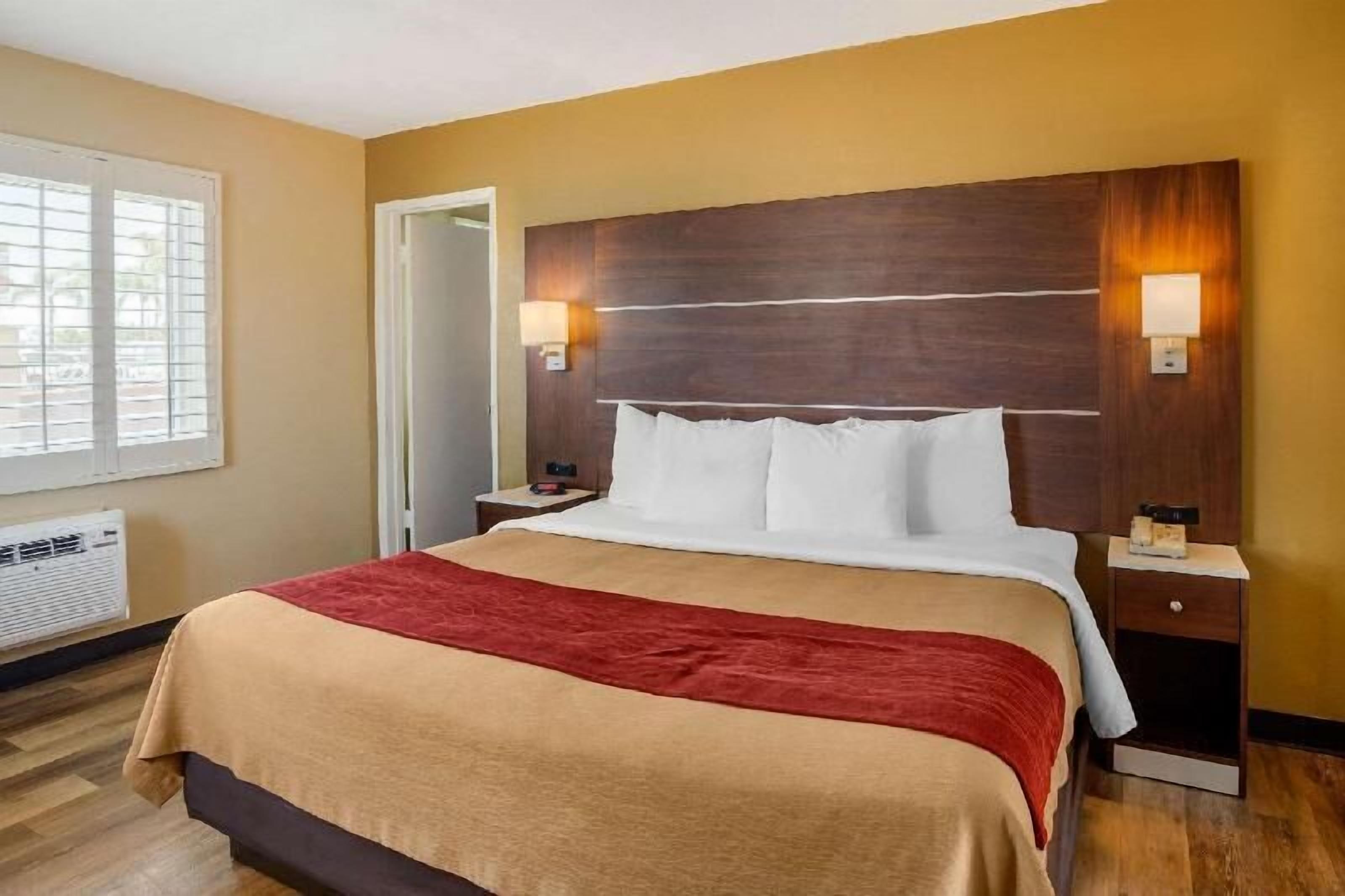 In-room safe, desk, laptop workspace, iron/ironing board