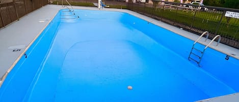 Kolam renang outdoor