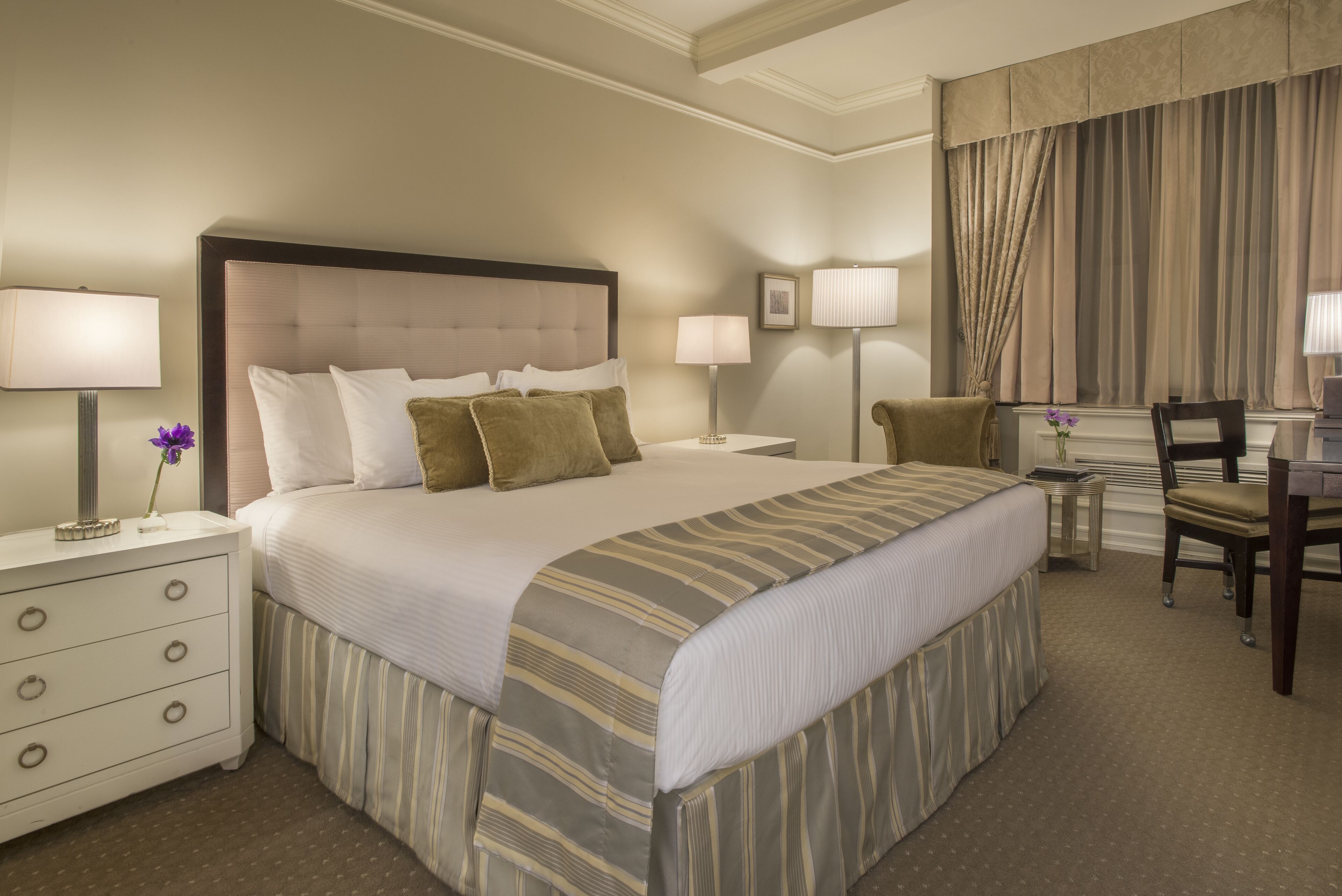 Warwick New York, New York: Info, Photos, Reviews | Book at Hotels.com