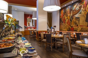 Daily full breakfast for a fee at Warwick New York