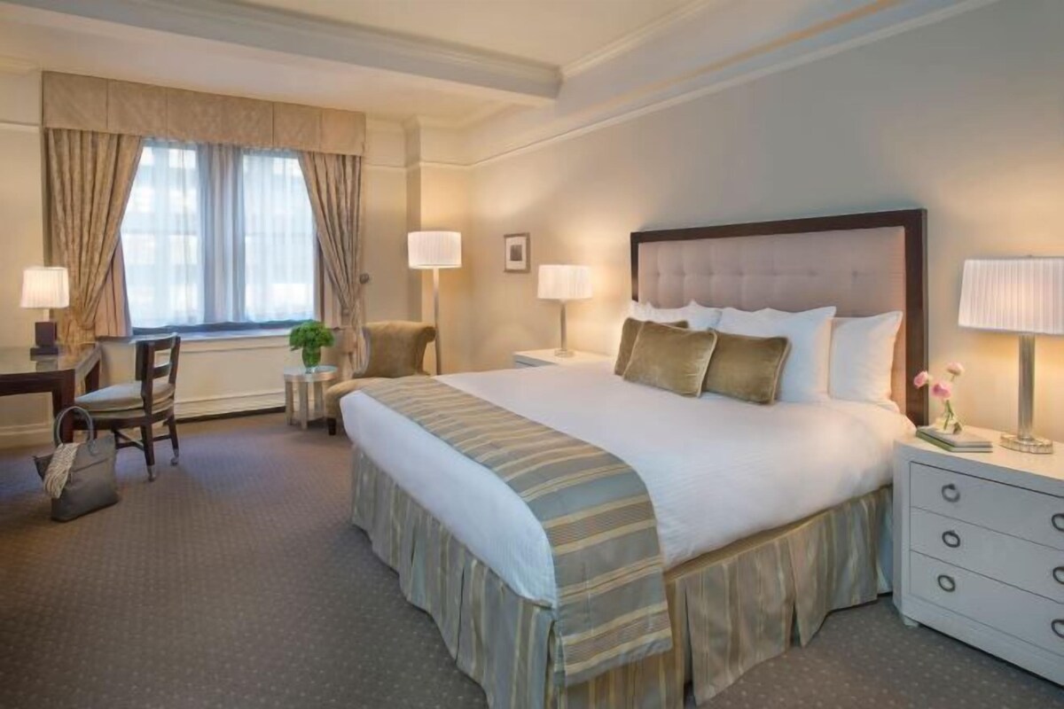 Premium bedding, down comforters, in-room safe, desk